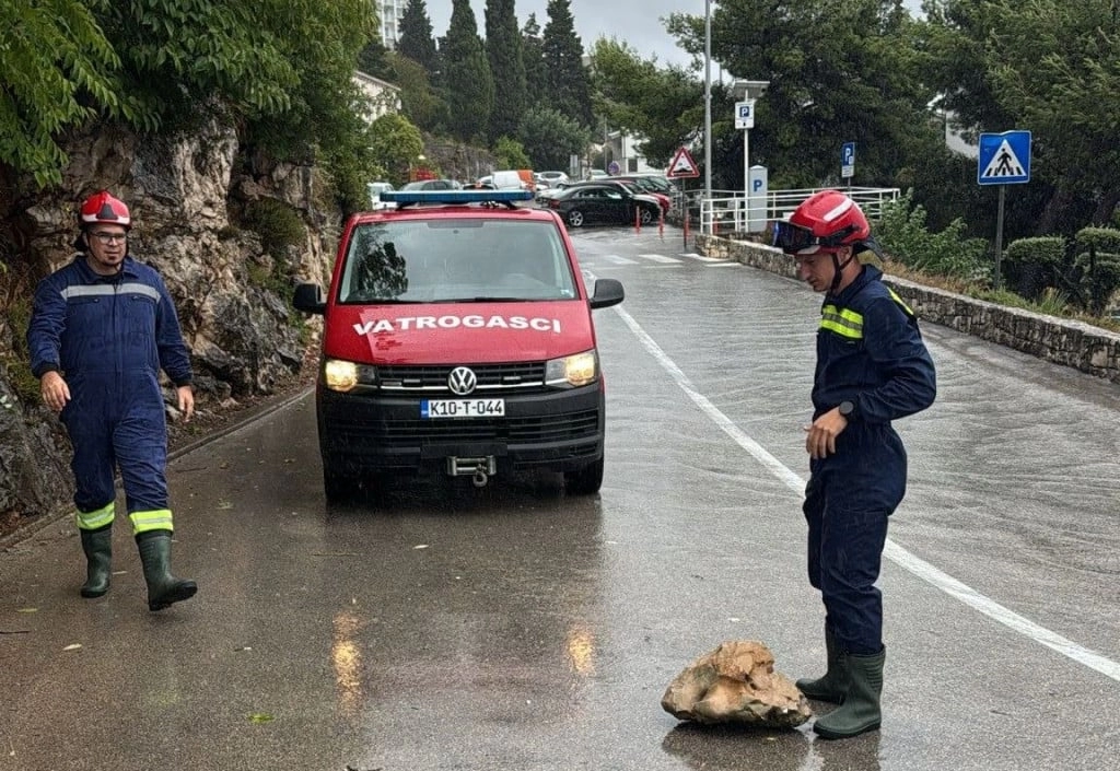 Obilne padaline izazvale probleme u Hercegovini, vatrogasci imaju pune ruke posla